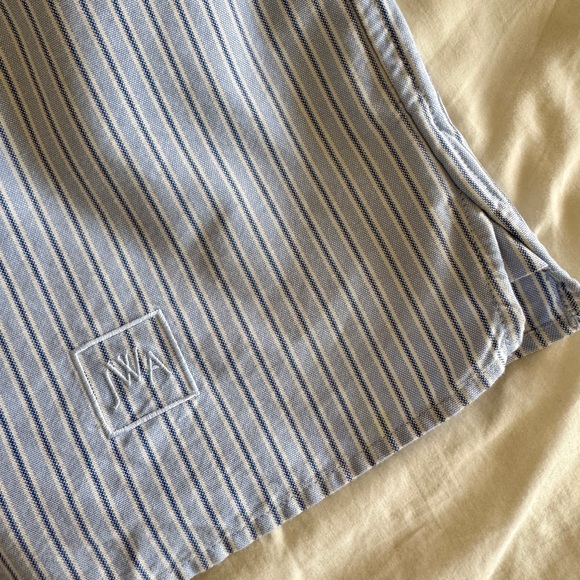 JW ANDERSON x Uniqlo Light Blue Striped Cropped Button Up Shirt - Picture 5 of 6